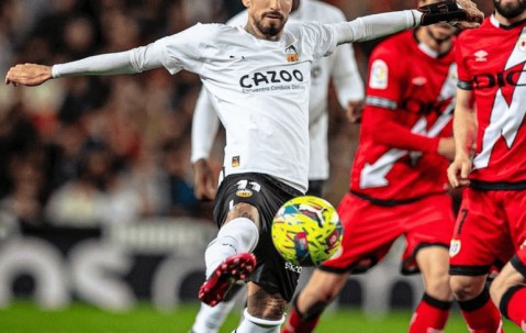 开云体育在线-赛地聚焦——西甲冲刺阶段热度飙升；马德里竞技远射贴柱；话题不断；控场能力受关注的简单介绍