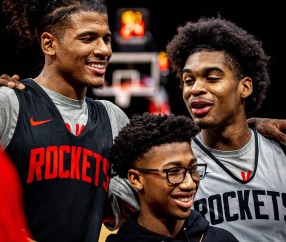 开云体育登录-包含休斯敦火箭训练开放日，今夜手感冰凉引欢呼，国王杯在即，赛程密集仍需轮换的词条