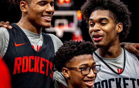 开云体育登录-包含休斯敦火箭训练开放日，今夜手感冰凉引欢呼，国王杯在即，赛程密集仍需轮换的词条