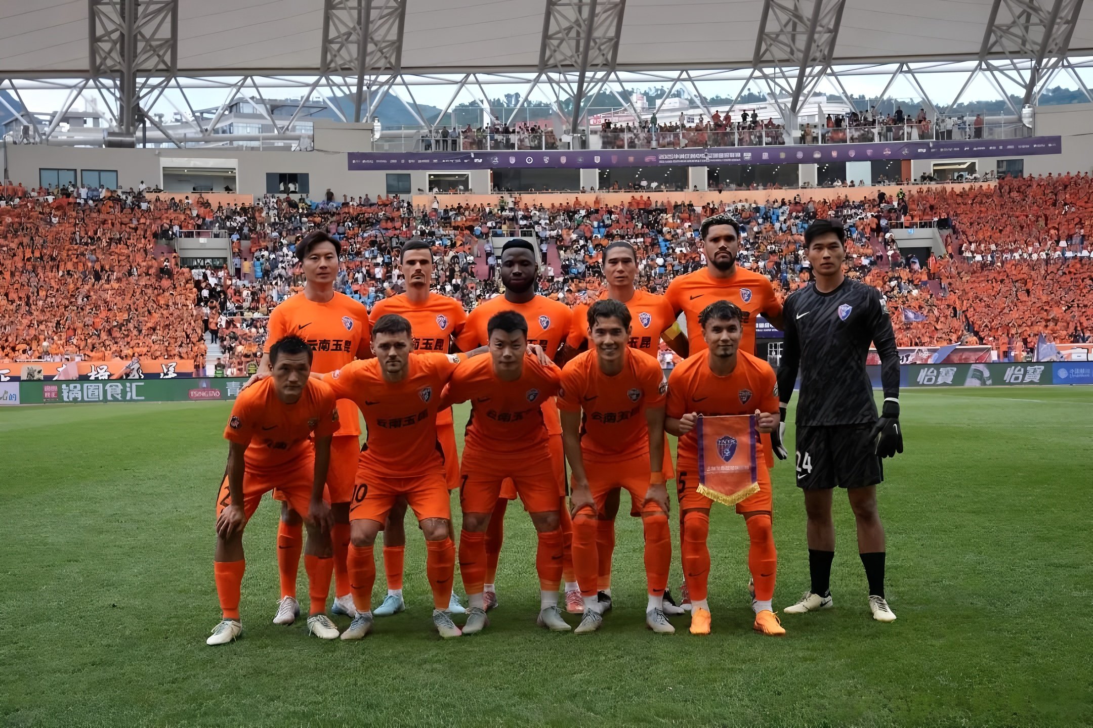 中超赛程吃紧，武汉三镇国际比赛日防线松动，压力陡增，轮换策略成焦点的简单介绍