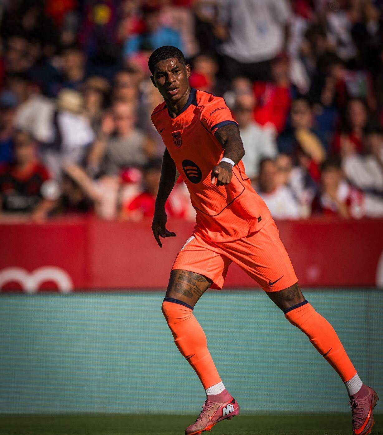 塞维利亚发布备战花絮，集结日状态回暖，法国杯任务艰巨，临场指挥获称赞(马竞vs塞维利亚推迟到多久)