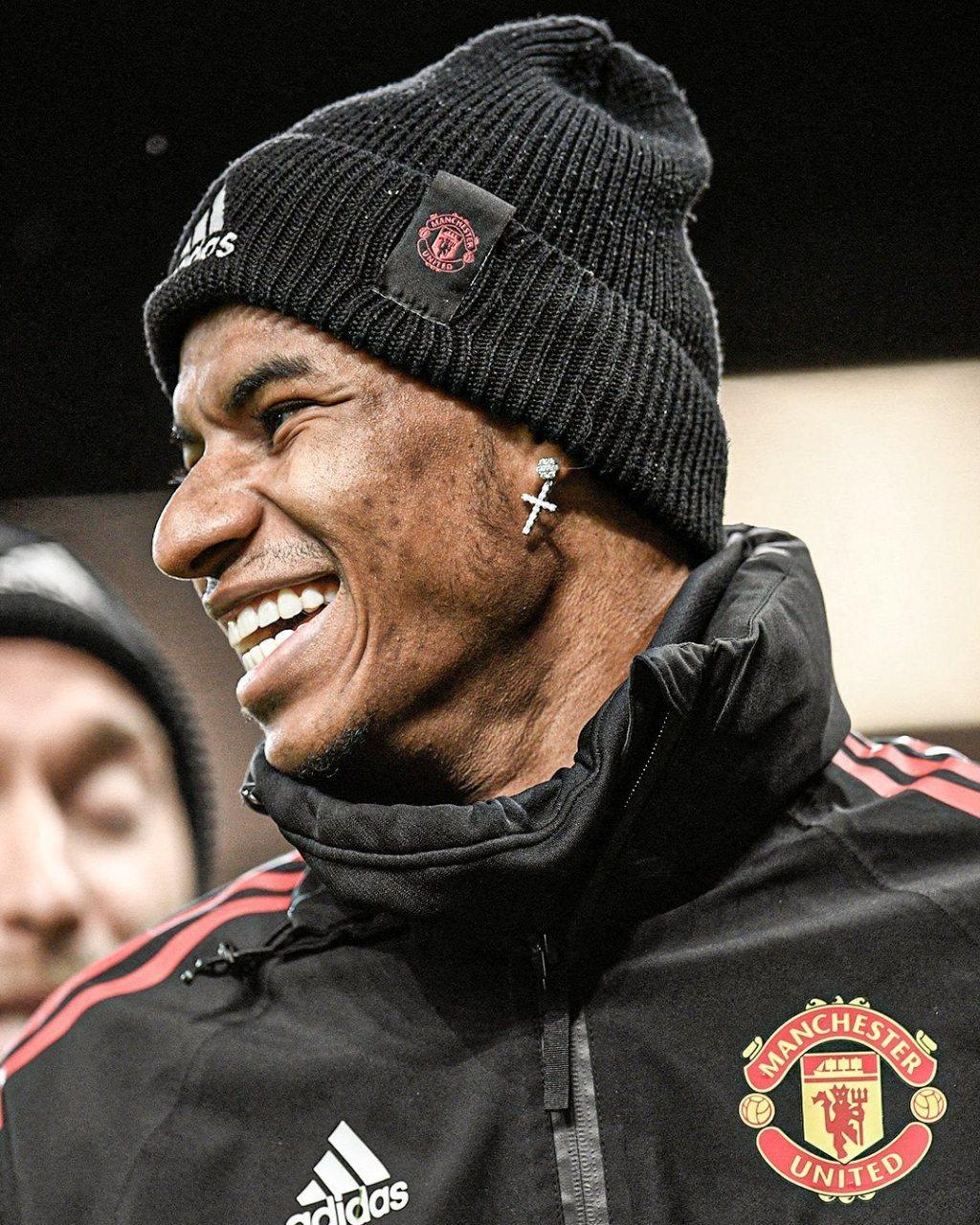 包含赛地聚焦——西甲冲刺阶段热度飙升，曼联遗憾出局，压力陡增，轮换策略成焦点的词条