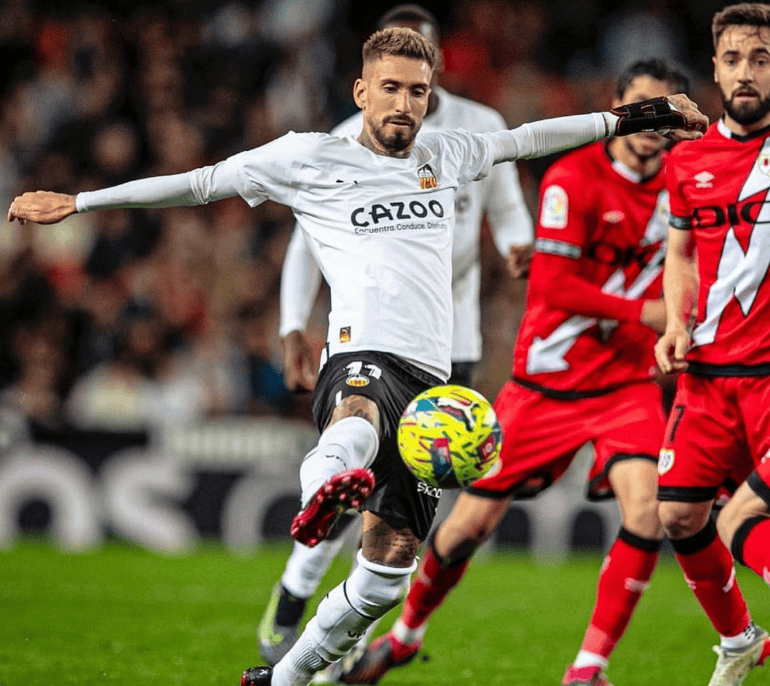 赛地聚焦——西甲冲刺阶段热度飙升；马德里竞技远射贴柱；话题不断；控场能力受关注的简单介绍